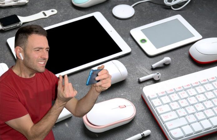 10 Practical Mobile Phone Gadgets That Make Your Everyday Life Easier